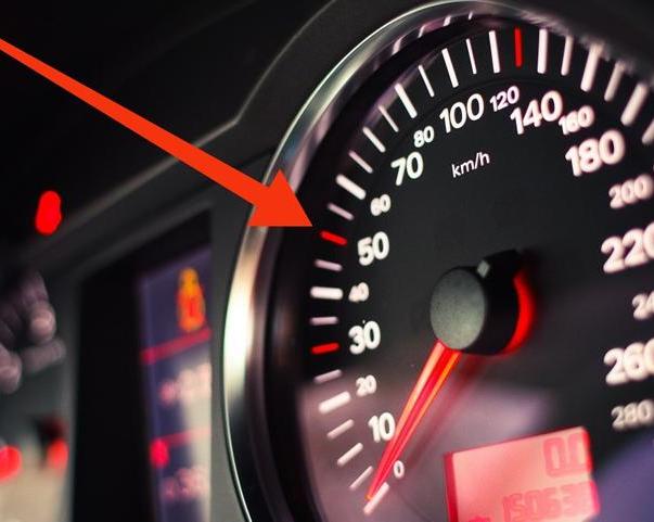 Что обозначают красные отметки на спидометрах некоторых автомобилей / Авто и транспорт / iXBT Live