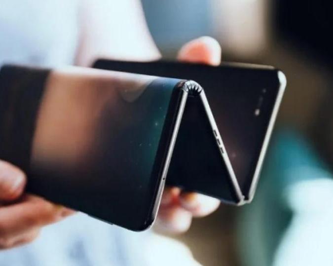 Складывается в три раза: представлен новый смартфон от Huawei / Смартфоны и телефоны / iXBT Live